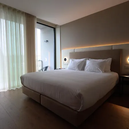 Oporto Fly Hotel 4*