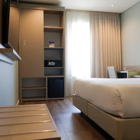 Oporto Fly Hotel 4*